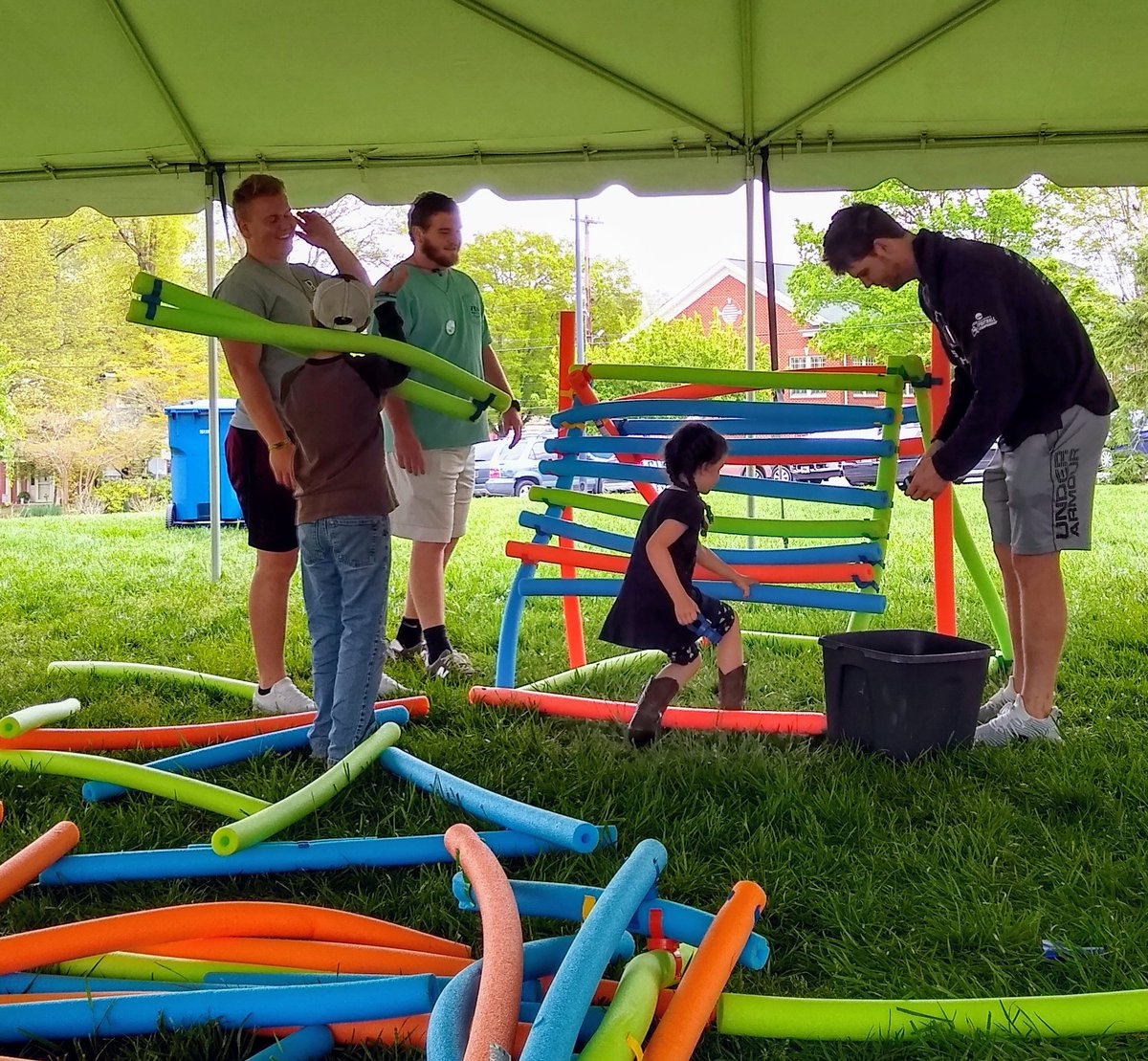 stem_nc's tweet photo. Having fun under the STEM West tent at STEM Trek!
#NCSciFest #csscience 
@STEMWestorg #OakRidgeNationalLaboratory https://t.co/bxM0gRBCIG
