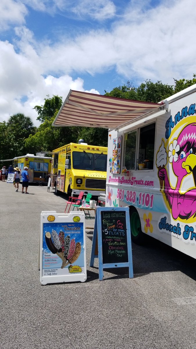 AnnabellsBeach's tweet photo. Cruisin Food Fest and Car Show @Macarthurbeach! https://t.co/u4YfrskWGc