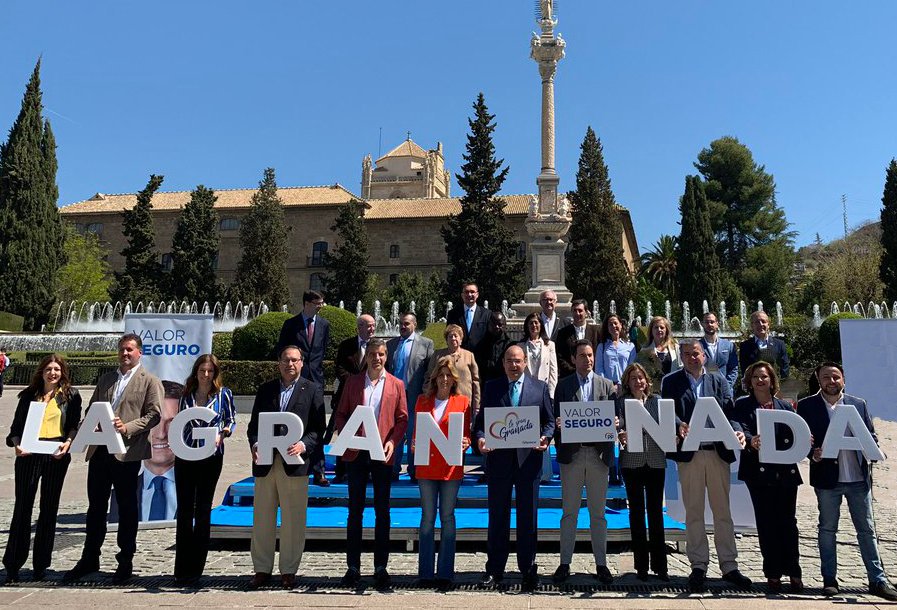 SebaostionGR965's tweet photo. Hoy nos acompaña @TeoGarciaEgea en Granada! El único proyecto ganador es el de @pablocasado_ #valorseguro eso quisieramos #LaGranGranada #laGranNada #granada en #GranadaAhoraFunciona todo menos nosotros, vaya hostia que nos vamos a dar https://t.co/CHl5AV68xu