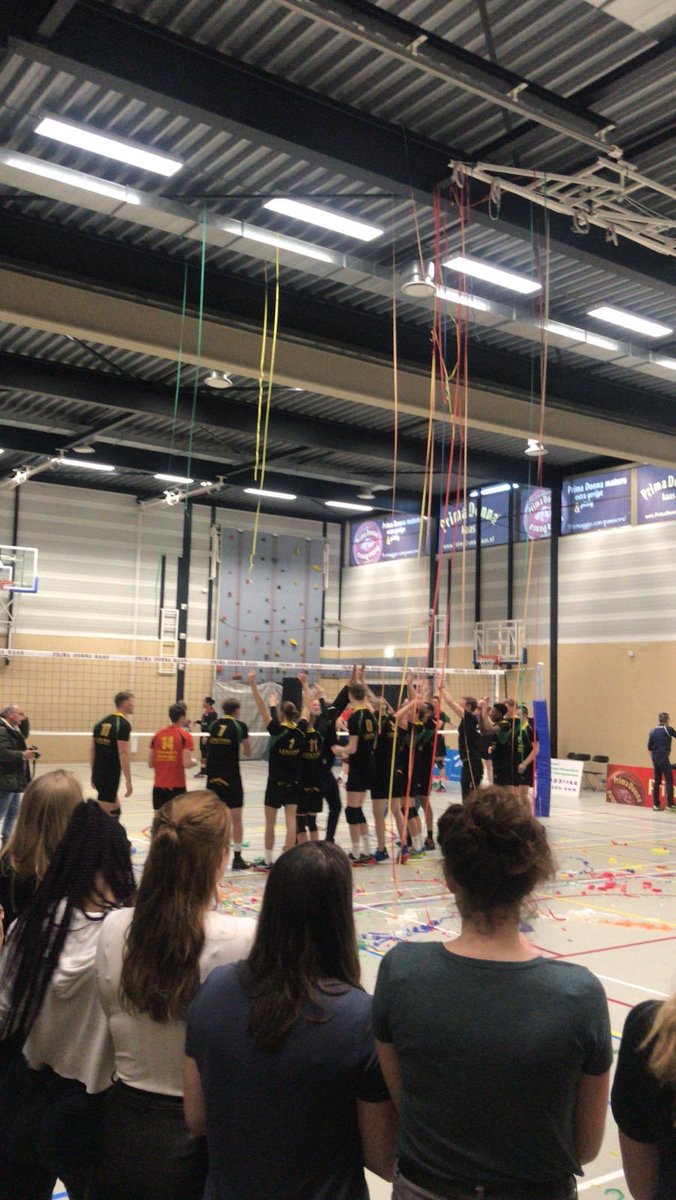 Kaboem, Prima Donna Kaas Huizen Heren 1 is KAMPIOEN !!! Na een zinderende 3-2 overwinning promoveert de ploeg naar de 1e divisie 🎉!