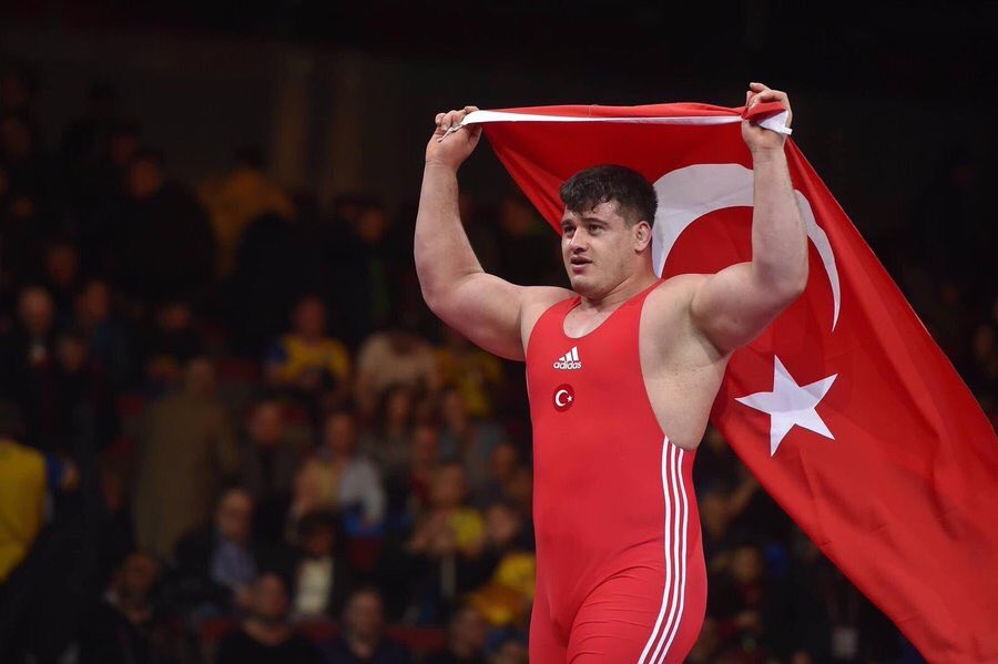 Dokuzuncu kez Avrupa şampiyonu olarak en fazla Avrupa şampiyonluğuna ulaşan Türk güreşçi unvanına erişen Rıza Kayaalp’i yürekten tebrik ediyor, başarılarının devamını diliyorum.