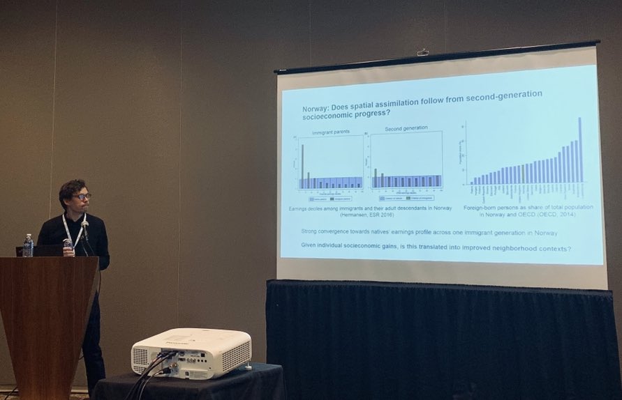 TPadillaCU's tweet photo. #DataEnvy 

when a #PopulationScientist from Scandinavian countries present #intergenerational #residential #mobility studies! How does the neighborhood where migrants grow up impact future neighborhood outcomes, compared to natives? 

@aresherman #PAA2019 #popscience #demography https://t.co/jYlvDTzZdk
