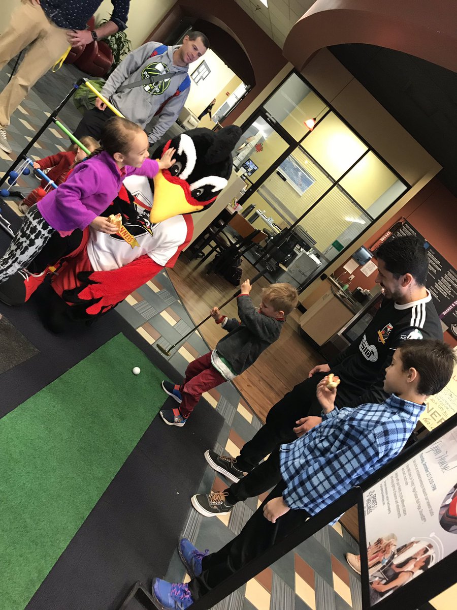 nmrunners's tweet photo. Thank you to Del Norte Sports &amp; Wellness for hosting us at your Spring Wellness Expo!!! We had fun hanging out with your members today! 💪🏼⚽️ #nmrunners #dnsw https://t.co/Zt5uYQ6pWD