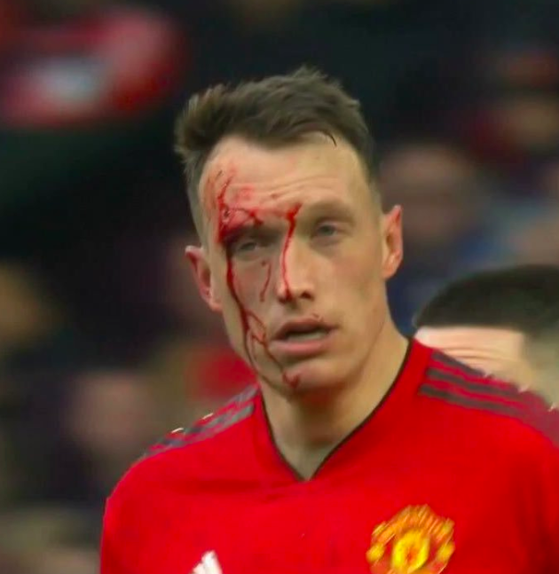 BeWarmers's tweet photo. Phil Jones bleeds United Red. 💪💪💪

#MUNWHU https://t.co/4BG9d0XJUx