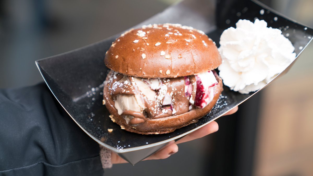 Times Square Amorinousa S New Ice Cream Burger Is Not Your Grandma S Ice Cream Sandwich We Went For Tiramisu And Blueberry Cheesecake With Nutella Sauce Sandwiched Between Two Flaky Buns