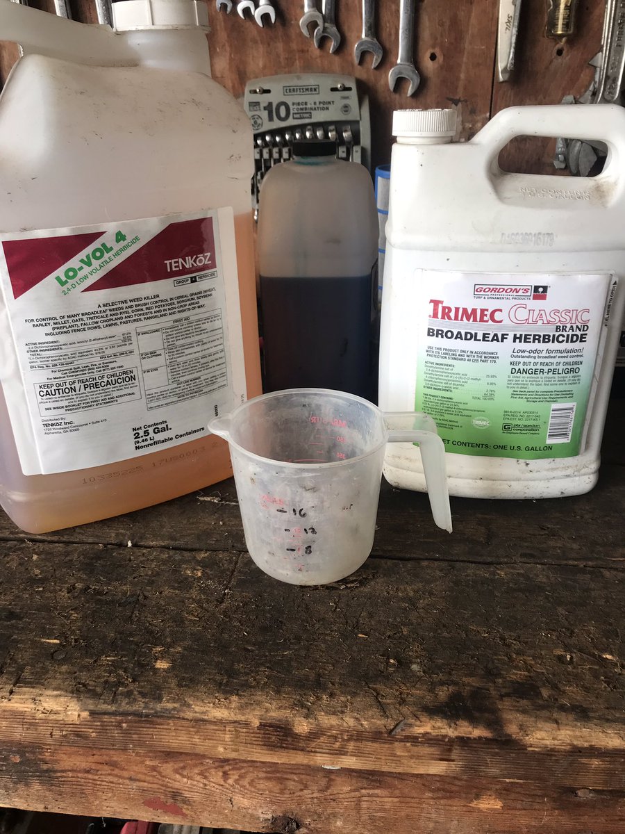 MeeceUPAgronomy's tweet image. To wet to get in field, so might as well practice my spraying skills on the ole yard. Love this time of year for yard spraying......always wait in anticipation of seeing who will be the first person to dump roundup in thinking its Trimec or 2,4-D!!!!  😂😂. #notthisguy 🤞