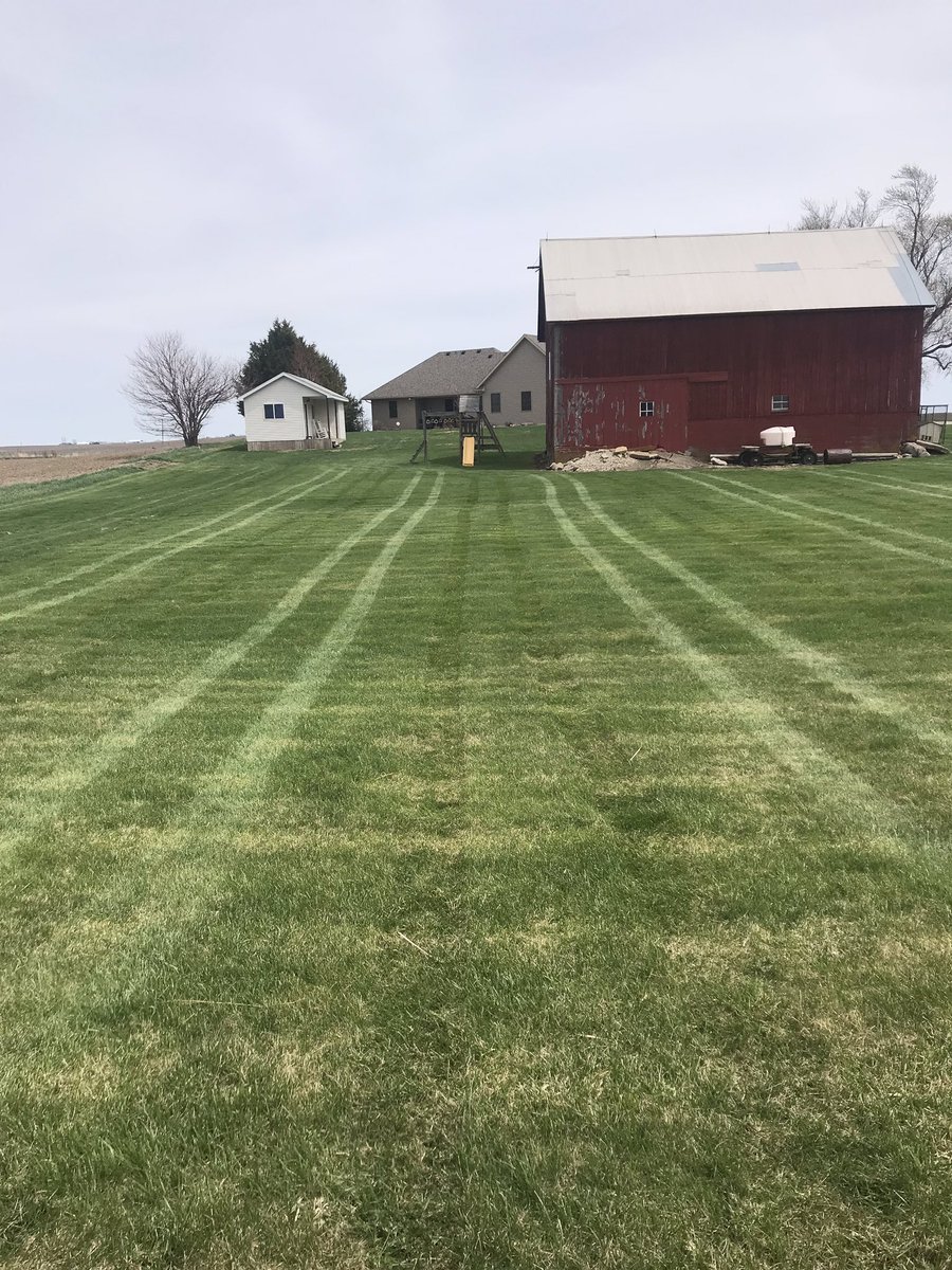 MeeceUPAgronomy's tweet image. To wet to get in field, so might as well practice my spraying skills on the ole yard. Love this time of year for yard spraying......always wait in anticipation of seeing who will be the first person to dump roundup in thinking its Trimec or 2,4-D!!!!  😂😂. #notthisguy 🤞