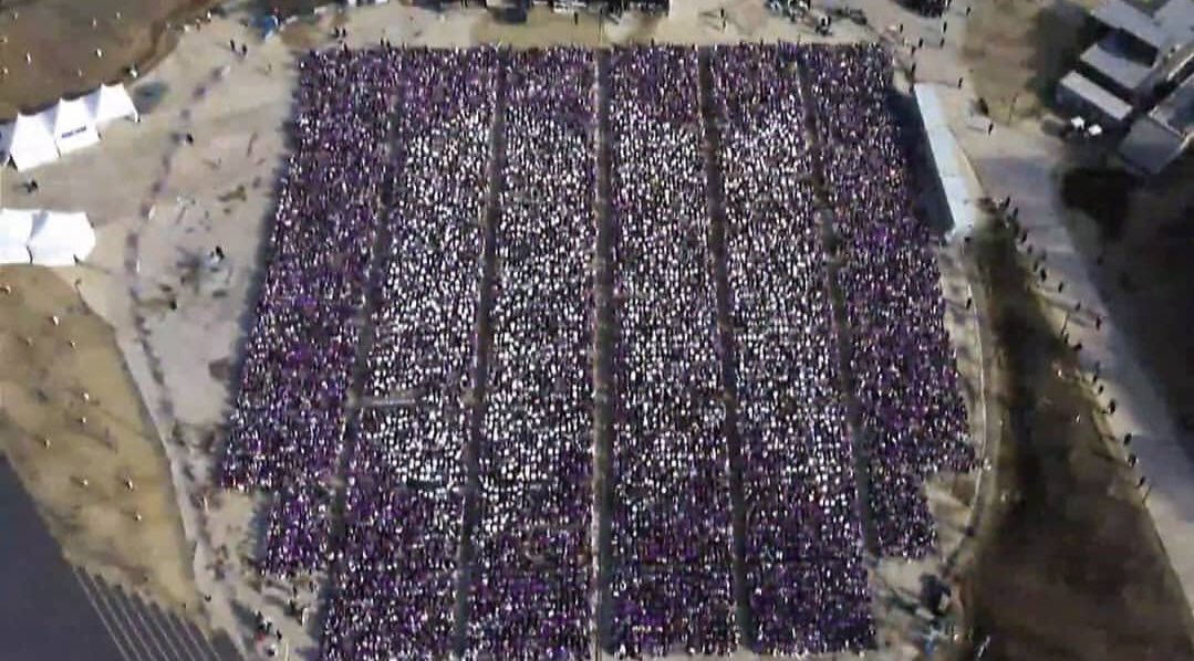 MeeTrinh's tweet photo. We never give up cause we stay together against corruption #ARMYwithLUV #StreamWithLuv #GiveOur10MViewsBackYoutube @BTS_twt @bts_bighit https://t.co/yKOW1Ibrh1 https://t.co/WUUAhABa3e
