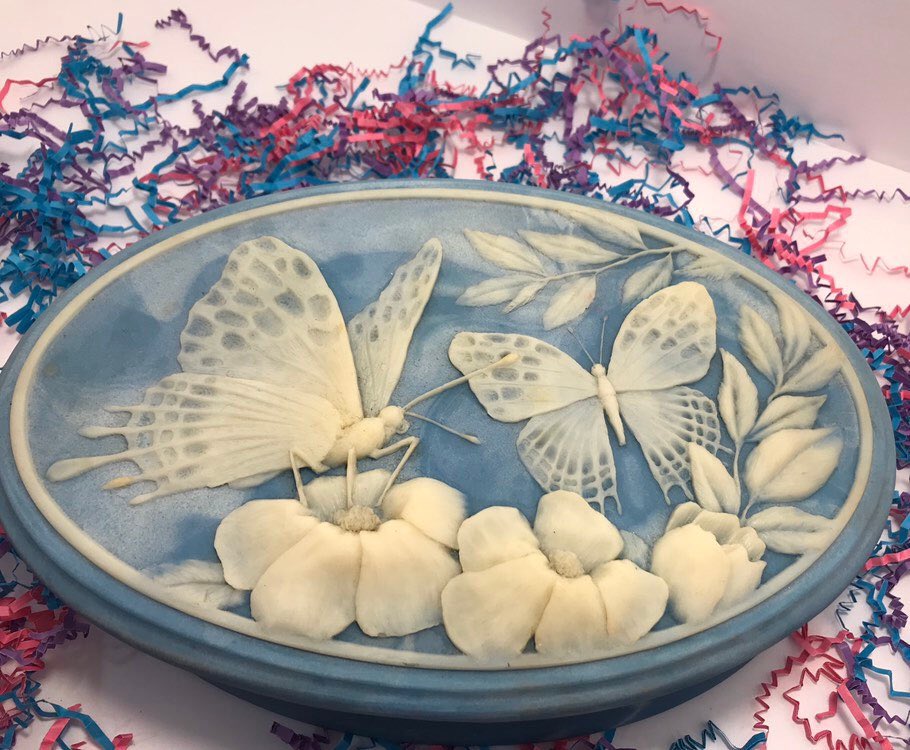 ComMc98gmail1's tweet photo. Excited to share this item from my #etsy shop: Vintage Stone Jewelry Box https://t.co/r1CflPq5ug
#box #stone #butterflies #jewelry #1980s #Designgifts #babyblue π #thankyou π https://t.co/9vzJ4I9ust