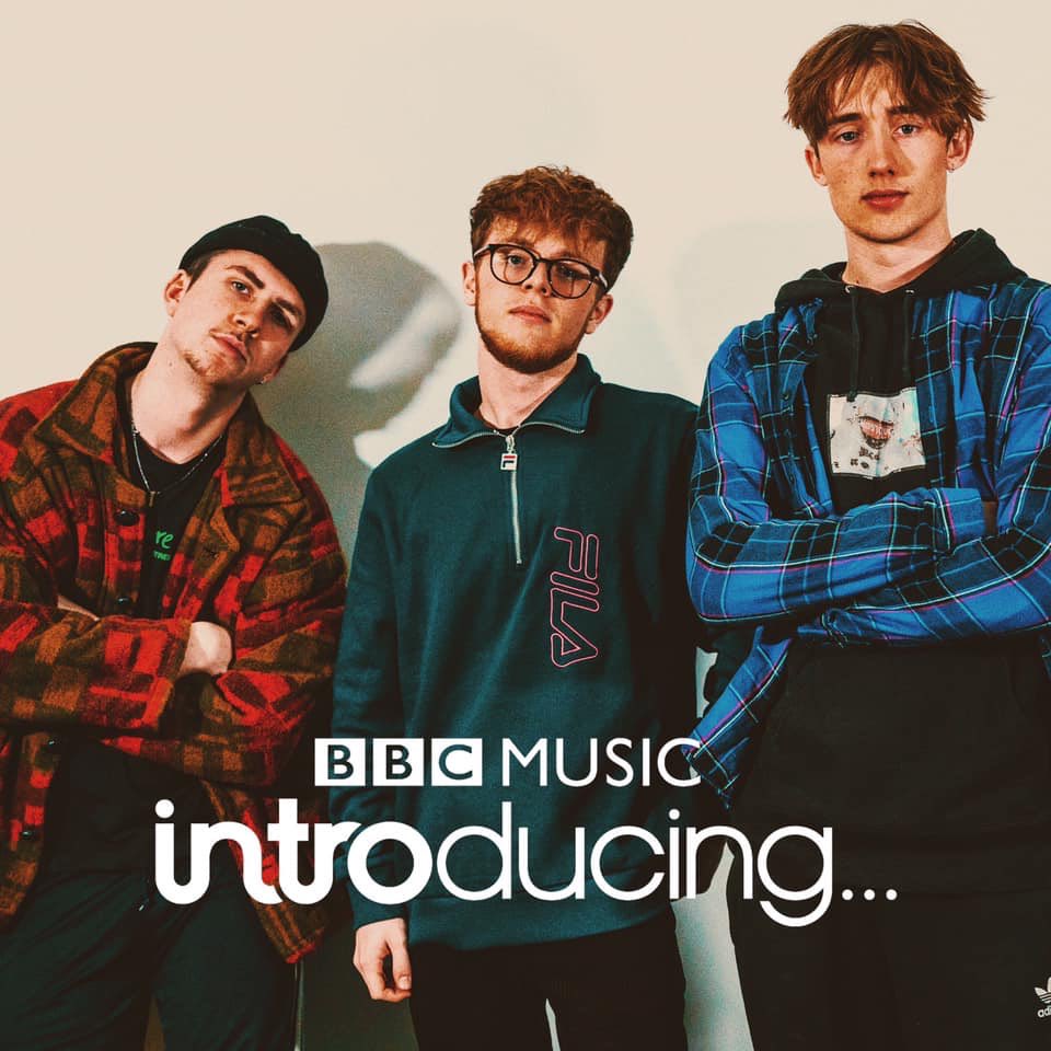 Back on the radio from 8pm w/ <a href="/bbcintroducing/">BBC Music Introducing</a> from #Stoke. Brand new music from <a href="/cosmocalling/">COSMO CALLING</a>, @xomusic_uk, <a href="/NixonTateMusic/">Nixon Tate Music</a> &amp; <a href="/BLAZEROFFICIAL1/">Blazer Official</a>. ❄️ sessions from Abeus, Ched Flintstoned &amp; <a href="/KezLiddlemusic/">Kez Liddle</a>. Chats w/ <a href="/MasaDiora/">Masa Diora</a> 🔥