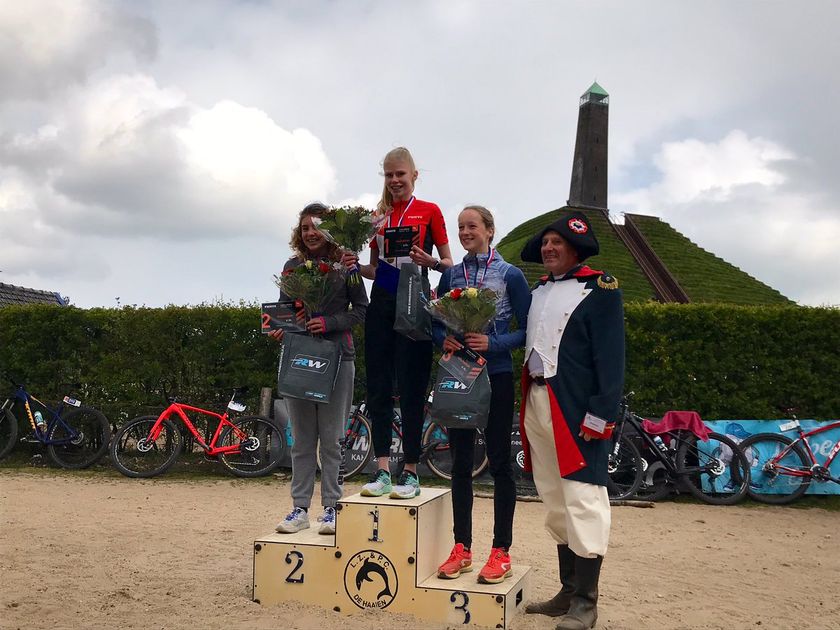 GVAVTriathlon's tweet image. Mooie prestaties van de GVAV-ers tijdens het NK cross run bike run. Olaf Bosscher werd 2de bij de junioren en Meike Regeling werd 3de bij de jeugd. Hugo Bosscher deed het goed met een 6de plek bij de junioren. In de H70 categorie werd Gerrit ten Brinke derde. Gefeliciteerd allen!