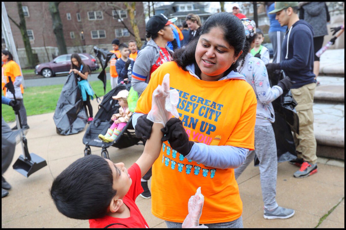 Thank you to 2000+ residents that volunteered at the 4th Annual Great Jersey City Cleanup as part of the “Keep Jersey City Beautiful” campaign. #JerseyCity