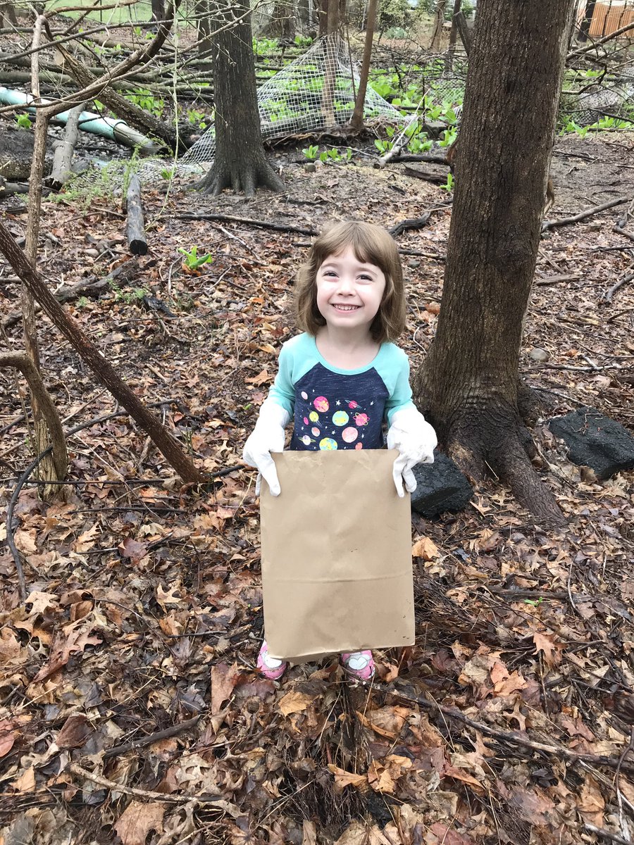 GreenVeronaNJ's tweet photo. The VEC wants to thank DPW and all of the volunteers that helped us clean up Grove Park.   We also gave away about 150 seedlings!  Leftovers were delivered to the @HilltopConserv1 @SustainVerona   @VeronaTownship https://t.co/MF8pPZXHKd