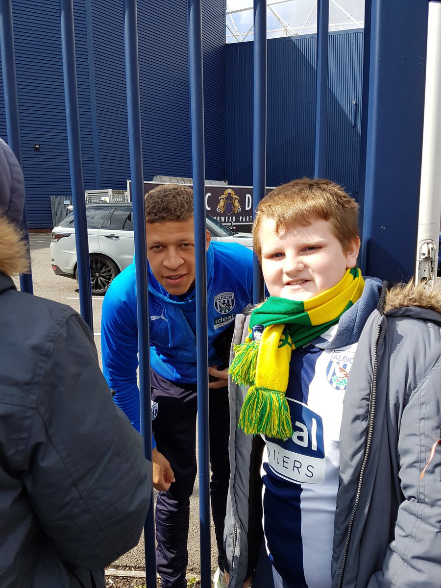 BoingBoingOscar's tweet photo. @dwightgayle you are my all-time idol and I just wanna thank you for having a picture with me, i think you deserved the hat-trick today because you are an amazing player, BOOM BOOM BOOM #wba #idol #threegoals https://t.co/fe0NhC0N8j