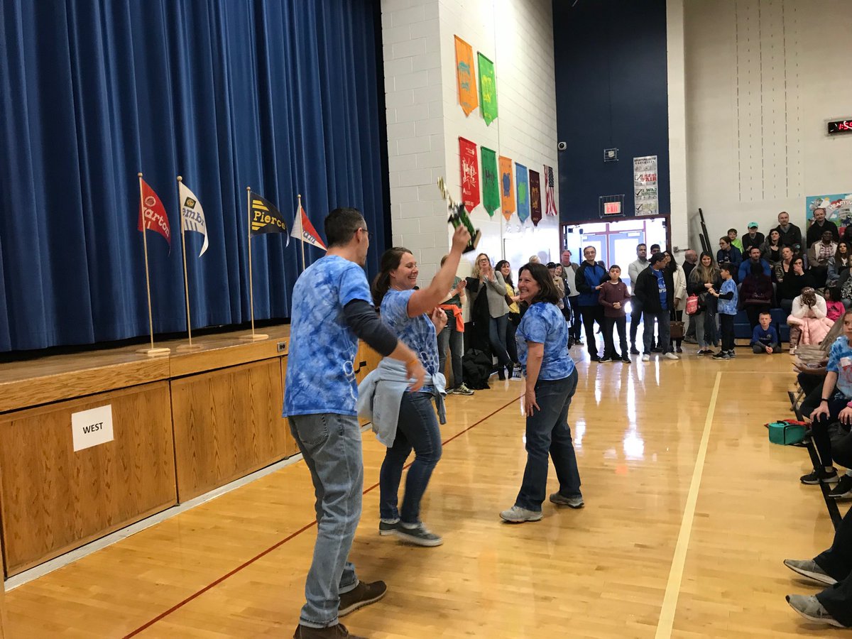 Celebrating Harlan’s teamwork! It was a fabulous day for the Harlan Huskies.., Congratulations to all for the hard work and energy you gave for Harlan!
⁦<a href="/HarlanElem/">Harlan Elementary</a>⁩ @harkanheroes ⁦@AlexAgius1⁩