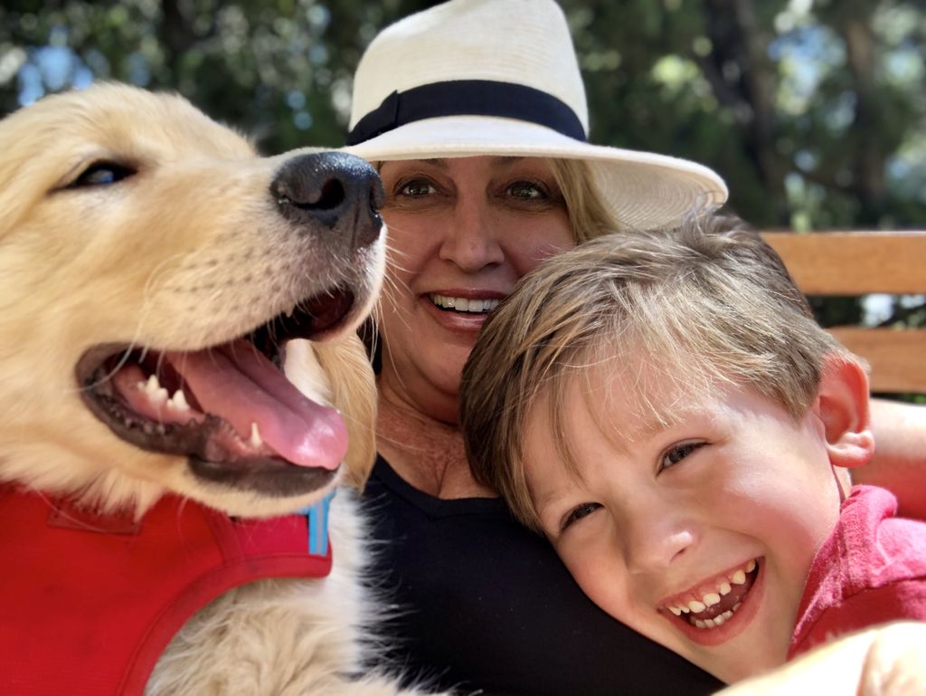 MurphyBrown_Dog's tweet photo. family portrait 2019.  #AdventuresWithMyBoys  #BradyBurch #MurphyBrownTheDog #wendyburch #TemeculaValley https://t.co/D11jJ7YP6e