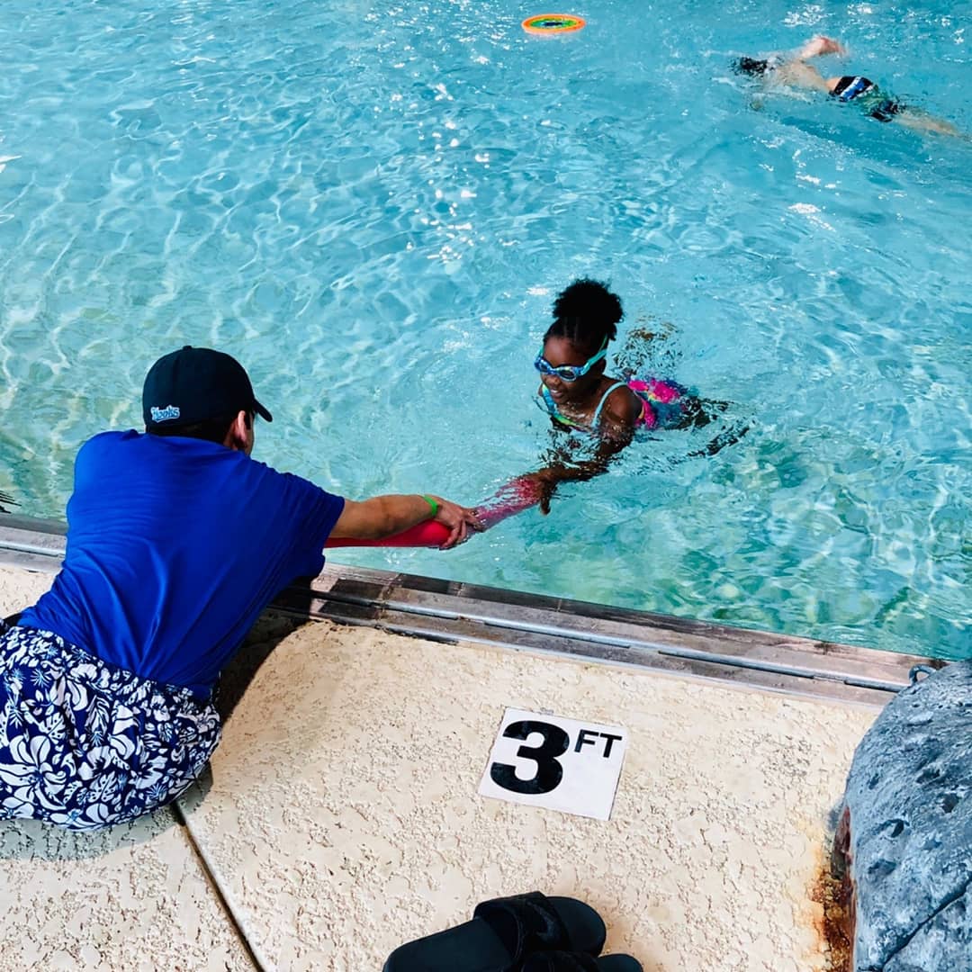 JNJSouthBelt's tweet photo. #jjswims #watersafetyclinic in partnership with The Dow Chemical Company through a Dow Promise grant #sbhjj #jackandjillsbh #communityservice #lifesavingskills @JackandJillInc https://t.co/XAOiXHktPN