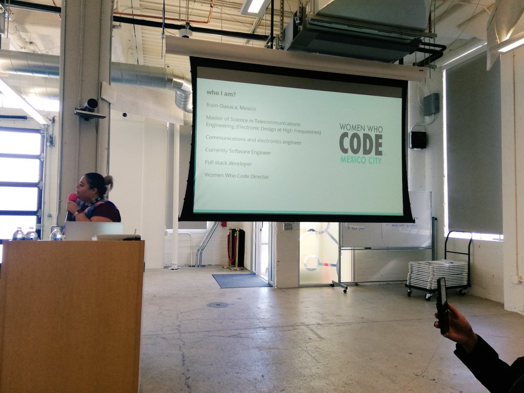 WWCodeCDMX's tweet photo. Nuestra directora @loydiux en el #CONNECT2019 dando su charla de #Elixir https://t.co/ZfbUdZFW8c