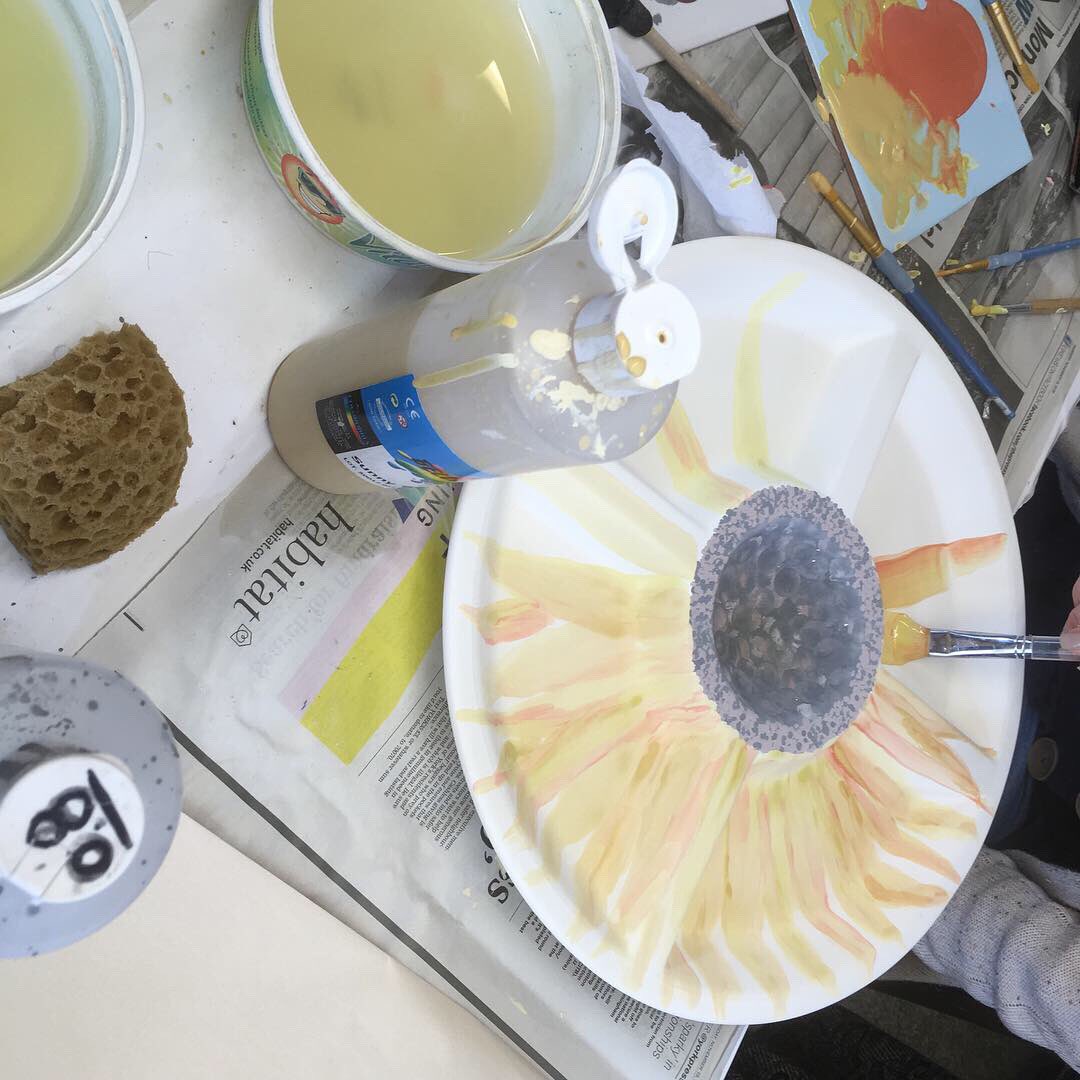 makeceramics's tweet image. Today’s Fun Saturday Session! Hand Buikding, Throwing, Painting, Cheese Scones, Cake and brews!! Perfect 🥰 #saturdaypotterysession #throwapot #lovepottery #holidayactivities #makeapot #paintapot #clay