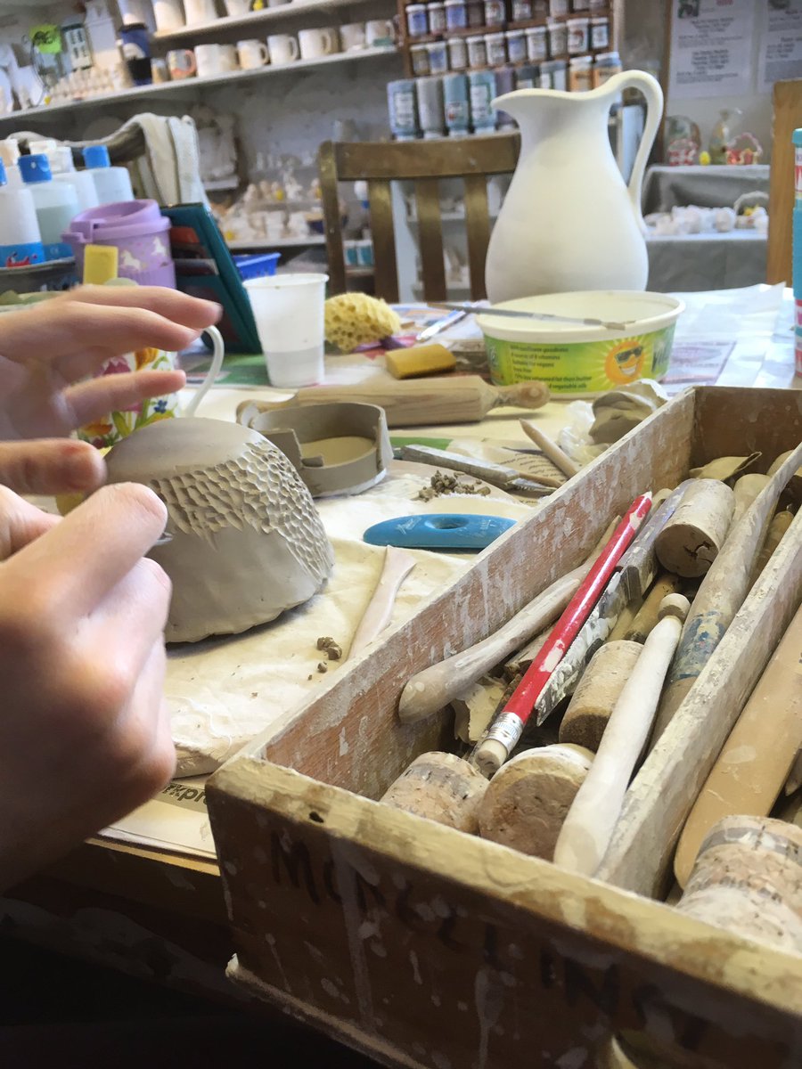makeceramics's tweet image. Today’s Fun Saturday Session! Hand Buikding, Throwing, Painting, Cheese Scones, Cake and brews!! Perfect 🥰 #saturdaypotterysession #throwapot #lovepottery #holidayactivities #makeapot #paintapot #clay