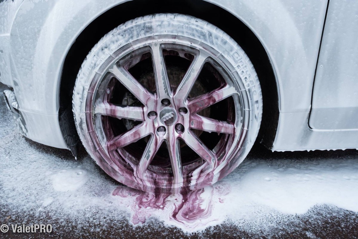 ValetPRO's tweet photo. Dragon's Breath - Iron fallout remover

Make baked on brake dust and iron contamination a thing of the past.

⭐️pH neutral, wax safe formulation
⭐️safe for use on painted &amp; metal surfaces

https://t.co/yePOjmFsZm

https://t.co/vAhZiRJ8zq https://t.co/bEozkTdbh7