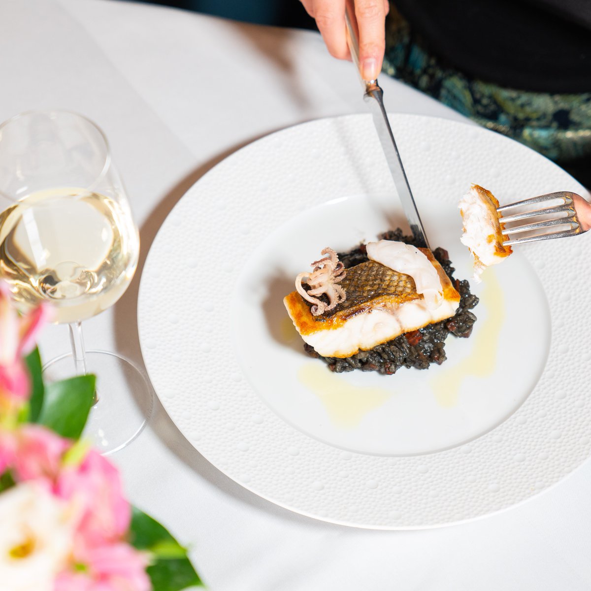 Delicate Sea bass with squid ink risotto and chorizo on the A la Carte Menu this week. 

#corrigans #finedining #foodstyling #presentation #foodporn #chefsofinstagram #chefstable #gastronomy #squidlover #f52grams #freshshellfish #freshseafood #seafoodlover #squidink