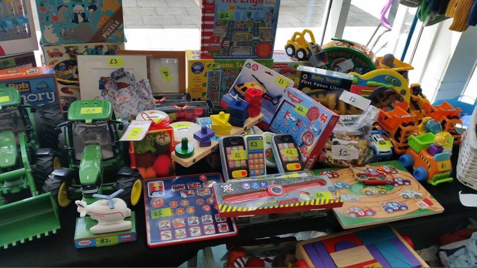 Find out everything you need to know about buying secondhand baby goods on our blog!

mum2mummarket.co.uk/blog/buying-se…

#mum2mumtw #baby #children #nearlynewsale #teddington #twickenham