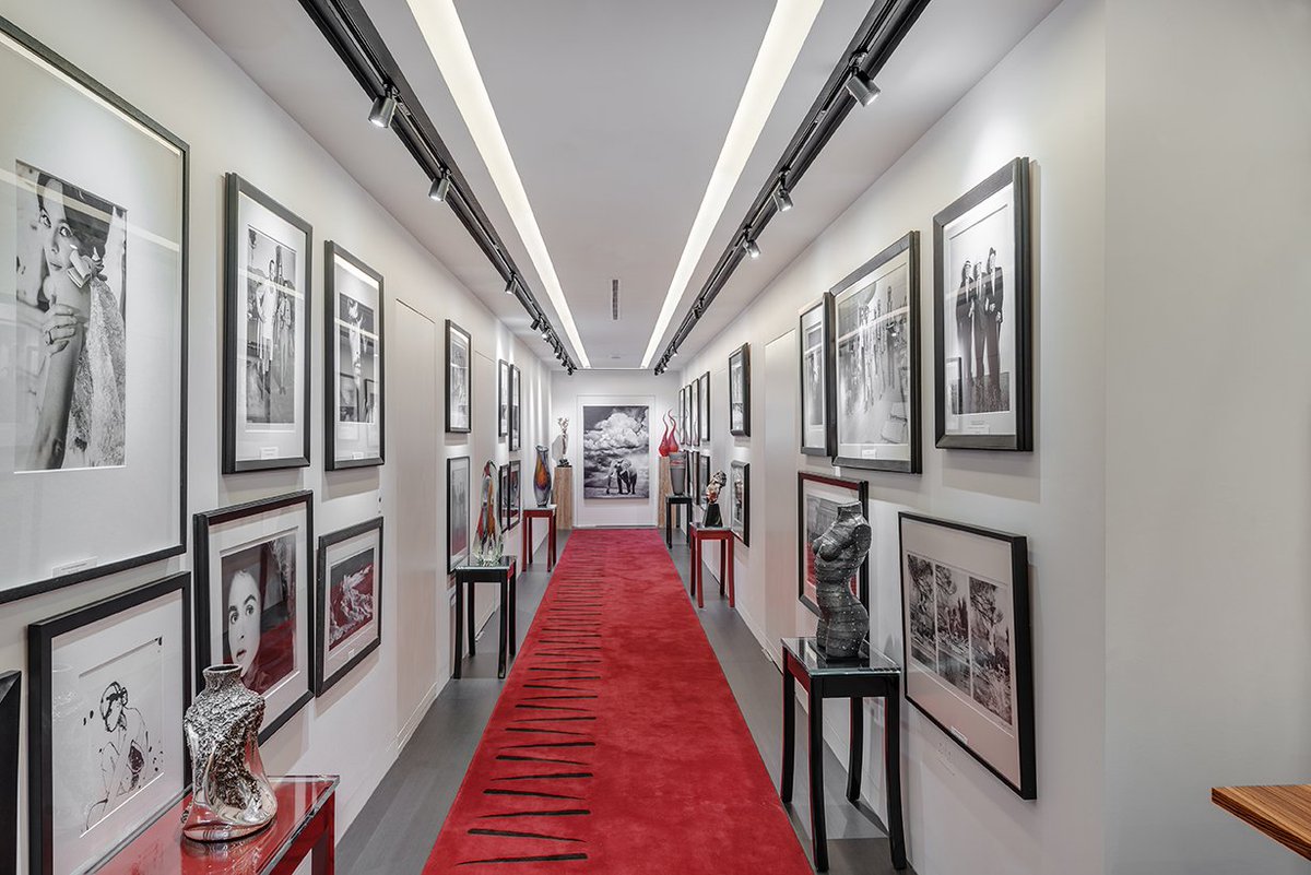 WoodfordHome's tweet image. Walk of fame | because everyone needs a little bit of red carpet glamour in their life.

Project: New Design | Penthouse Apartment | Exeter.

#penthouse 
#timelesshomes 
#timelessarchitecture 
#woodfordarchitecture