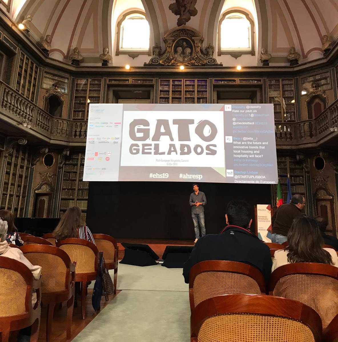 fstart_to_table's tweet photo. Enchemos a casa hoje no European Hospitality Summit da #ahresp! Sistemas de avaliação de desempenho para hotelaria, pequenos-almoços deliciosos, gelados #guiltyfree e até refrigerantes artesanais... Que bom que é ver-vos por aí 😍 #ehs19 #fromstarttotable #startuplx https://t.co/H2UVrNcM33
