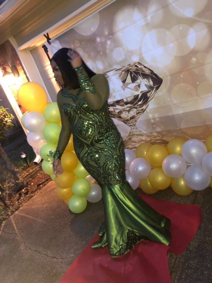 qveen_cort's tweet photo. Prom Went Like This 📸🥵💛 
#RaisingHELL 🥵
#SendEmStr8ToHELL 🥵🥵
#Prom2k19 https://t.co/end00zmefZ