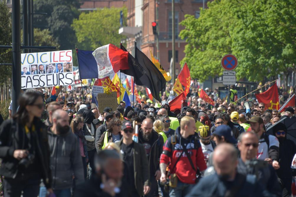 lesteclair's tweet photo. #GiletsJaunes : mobilisation en légère hausse avant les annonces de Macron 
https://t.co/5um4Gjlgim
#ActeXII https://t.co/3b8SYRZfGg