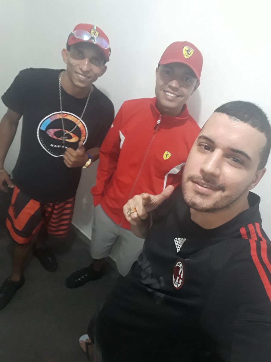_DJBALA's tweet photo. MC Erikinho e MC Klebin, tmj família, noiss sempre porraa 👆🏽🙏🏼❤ https://t.co/zUqoGnxXm7