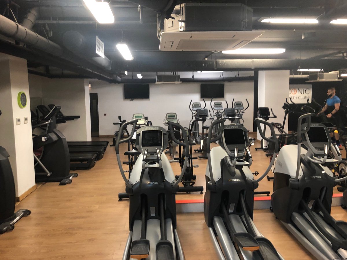 nosamno's tweet photo. Picture taken at 19.33 all machines turned off, staff members refused to turn a treadmill back on, was told “it’s not my policy” by staff members. Is this how you staff are told to treat customers?? @1escape @ICONHealthClub https://t.co/8jN9Syk2fb