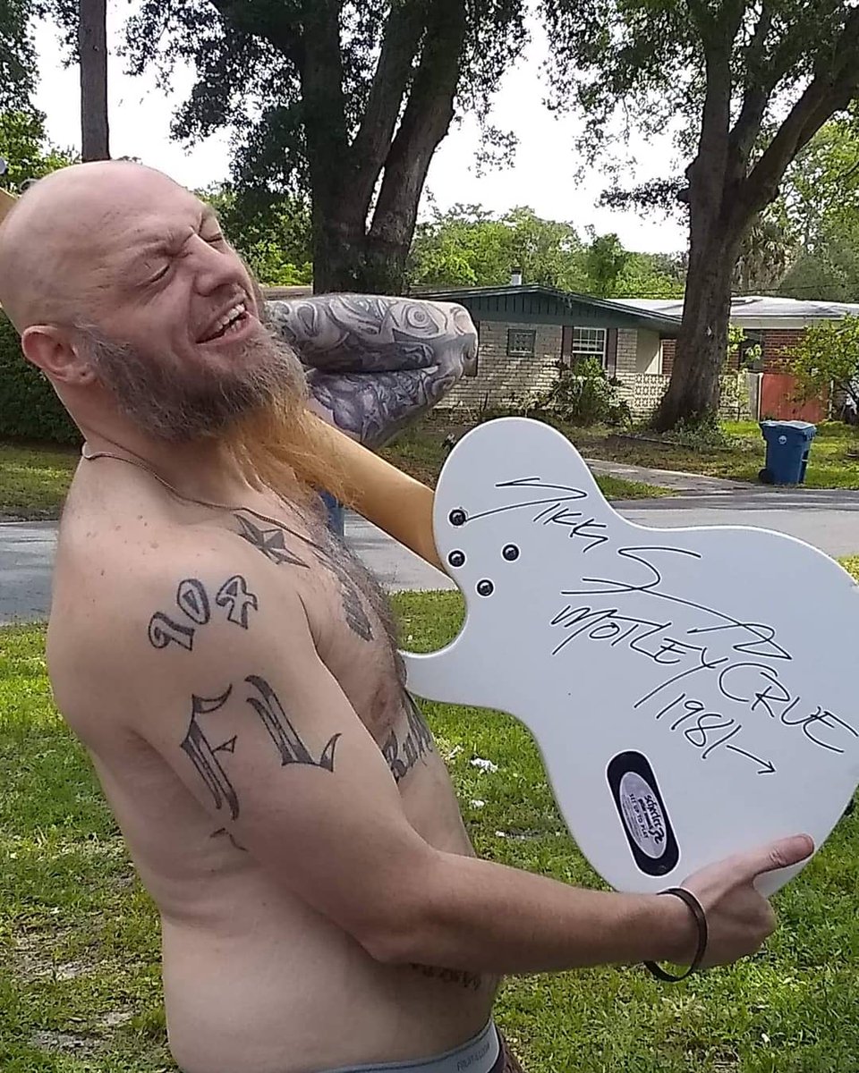 World_Wide_Ink's tweet photo. Oi!
Not everyday ye get a Giant box in the post!!
I won a signed guitar from @NikkiSixx !!
Thank ye so much @Eleven7Music
#CogsOfWar
@MotleyCrue
@NikkiSixx
@mrmickmars
@thevinceneil
@MrTommyLand
@netflix
Spread #THEDIRT https://t.co/K3RqIi5D1t