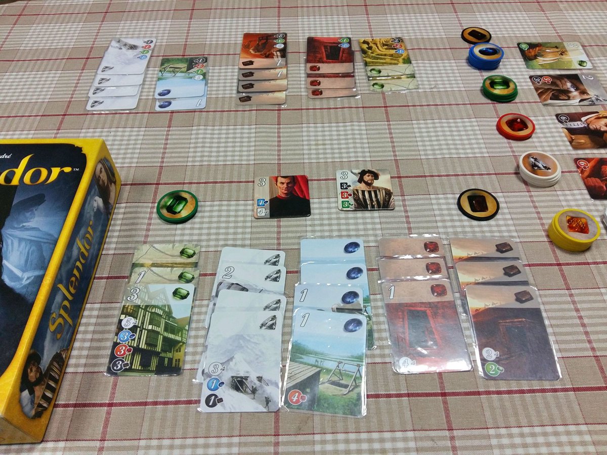 CluFreakFactory's tweet photo. El viernes 5 de la semana pasada en @CluFreakFactory era viernes de La Noche Jugona con Splendor de @Asmodee_Spain
#resumensemanal
#ClubFreakFactory
#LaNocheJugona
#Splendor
#asmodeeiberica
#juegosdemesa
#boardgames
#UnaLudotecaDignadeMordor https://t.co/G7zu33bE1x