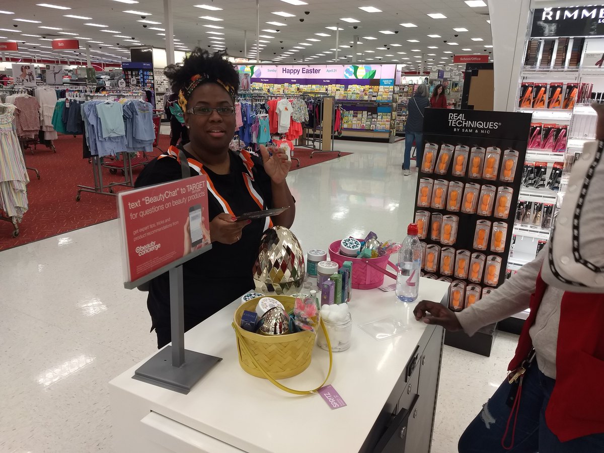 One of our guests trying out our beauty samples! Lou was very informative, sharing about our naturals product line. #2010 #newyou @ashmclaugh715 <a href="/DrewGuenther/">Drew Guenther</a> @TiffMisk