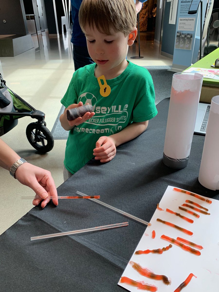 biominerals's tweet photo. Learning how scientists get rocks to study from deep in the earth - rock cores! #BIF #MinnesotaRocks #saturdaywithascientist @BellMuseum https://t.co/UOI3WWsU5m