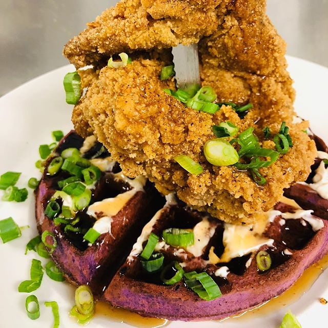 BarStLouisMo's tweet photo. BEST fried chicken &amp; waffle 👌
Only available on Weekend Brunch!
.
.
#hirostl #downtownstl #stl #stleats #comfortfood #chickenandwaffles #stlfood #stlfoodie #stlbrunch #brunchstl https://t.co/1RVPfJFWKT