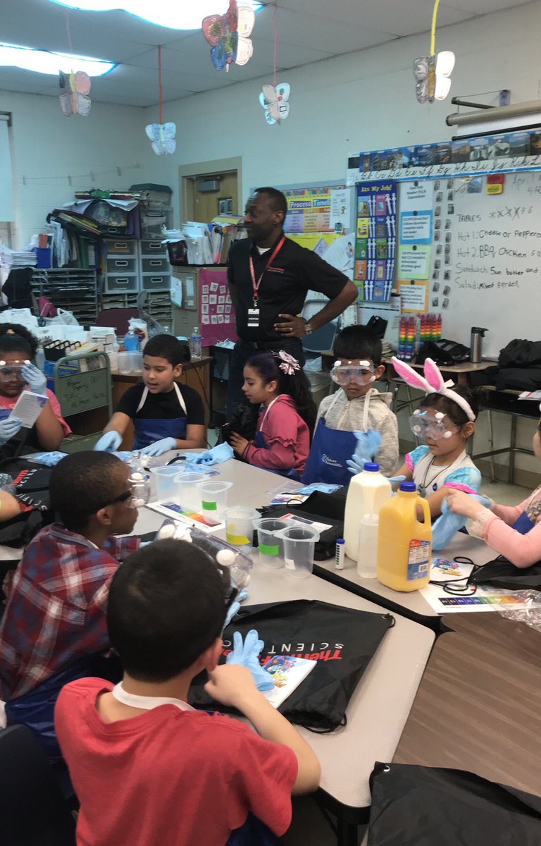 sgrace0908's tweet photo. Thermo-Fisher Stem activity for kiddos on Ph levels! We had a blast! https://t.co/dANZKqMvJf