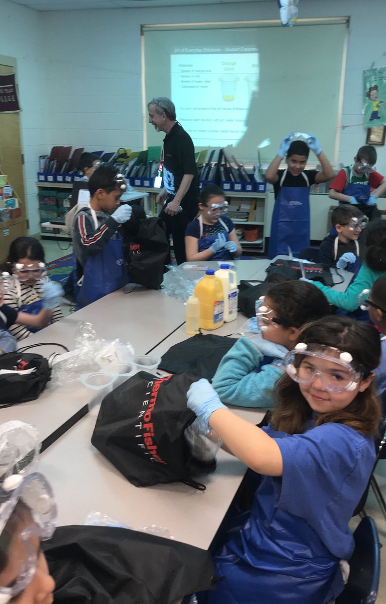sgrace0908's tweet photo. Thermo-Fisher Stem activity for kiddos on Ph levels! We had a blast! https://t.co/dANZKqMvJf