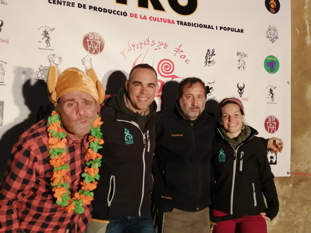 Assaig Toc d'inici, farra final amb els amics de la colla jove <a href="/CollaJoveLH/">Colla Jove de l'H</a>