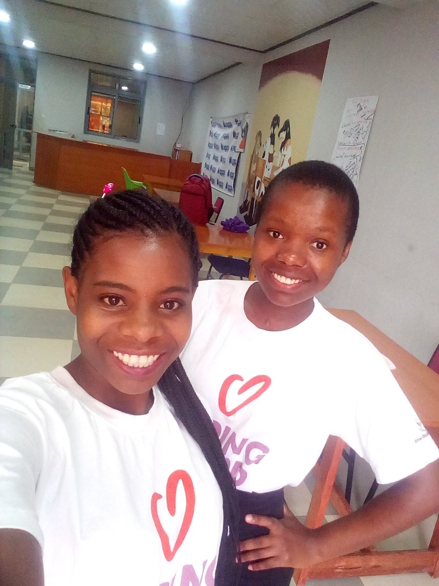 MwafulirwaMemo's tweet photo. #doinggoodday to us we visited #chamalazaorphans
it was wonderful meeting with #kids we #smiled,#cheers and #laughed
thanks @silverchildrelief ☺🥰 https://t.co/zqH21IpQxO