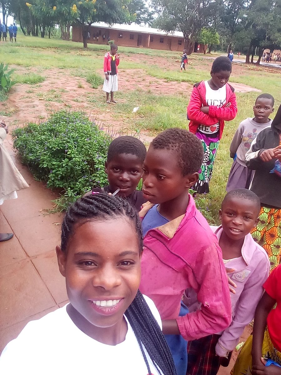 MwafulirwaMemo's tweet photo. #doinggoodday to us we visited #chamalazaorphans
it was wonderful meeting with #kids we #smiled,#cheers and #laughed
thanks @silverchildrelief ☺🥰 https://t.co/zqH21IpQxO