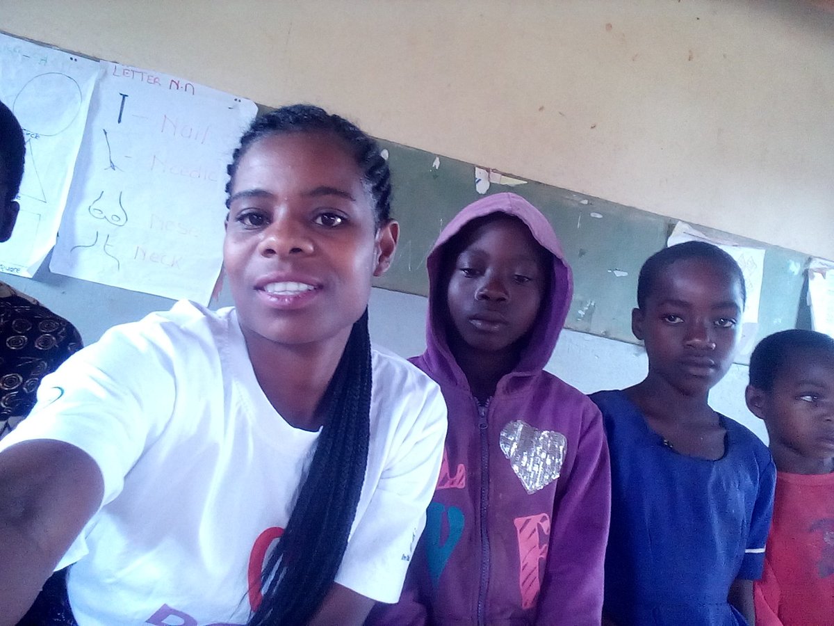 MwafulirwaMemo's tweet photo. #doinggoodday to us we visited #chamalazaorphans
it was wonderful meeting with #kids we #smiled,#cheers and #laughed
thanks @silverchildrelief ☺🥰 https://t.co/zqH21IpQxO