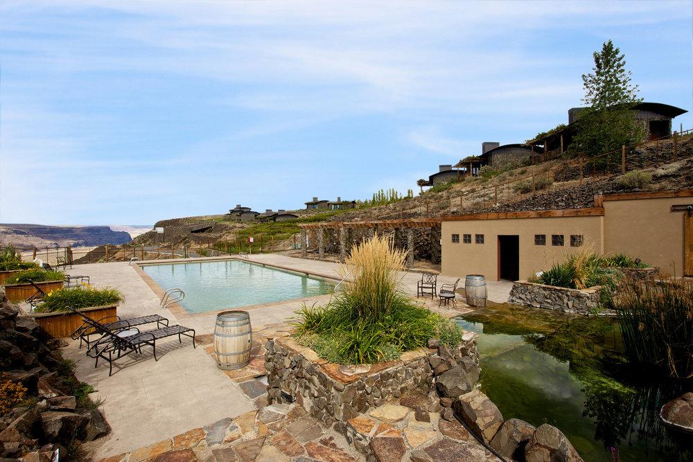 CaveBResort's tweet photo. While you're here, there are plenty of places to get a great view! Take in the views while sitting beside or swimming in our infinity pool. Book your relaxing getaway and get ready to soak up the sun! https://t.co/SXa9O9Faq0