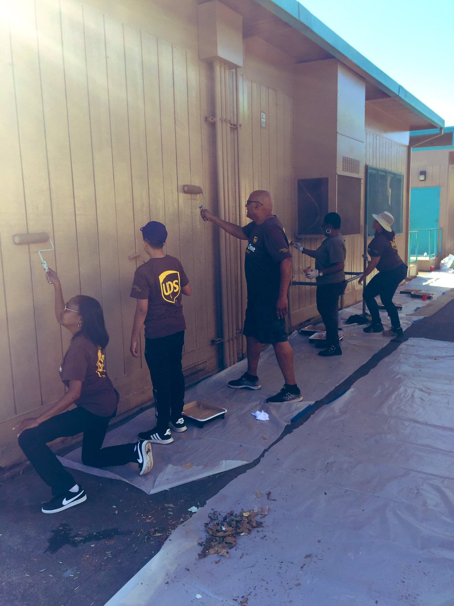 Thank you to the Upsers who volunteered today at the Compton Initiative-Painting Foster Elementary School <a href="/jrindafernshaw/">Fern Shaw</a> <a href="/hey_jeud/">Jeudy</a>
