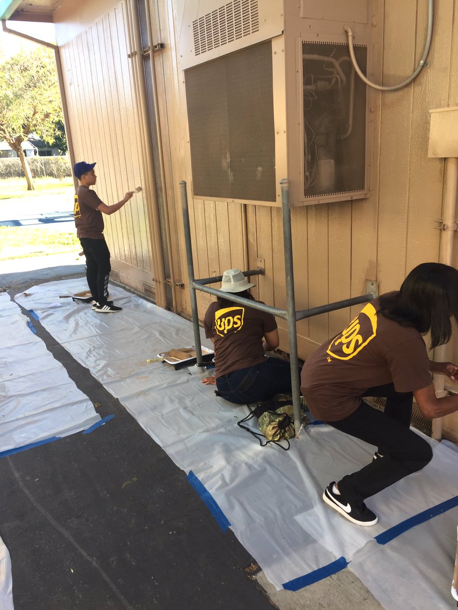 JD45587837's tweet photo. Thank you to the Upsers who volunteered today at the Compton Initiative-Painting Foster Elementary School @jrindafernshaw @hey_jeud https://t.co/8NxEJq0wTh
