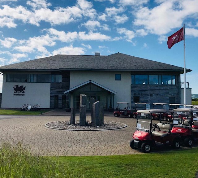 TotalBuggy's tweet photo. The new fleet of buggies delivered to Machynys Golf Club for the 2019 season. 

Have a great year and we look forward to supporting you now and in the future. 

Terry &amp; Wendy 

 #new
 #fleet
 #golfclub
 #2019season
 #delivered
 #supporting
 #thefuture
 #golf
 #buggy
 #machynys https://t.co/IBAlQfYYSO