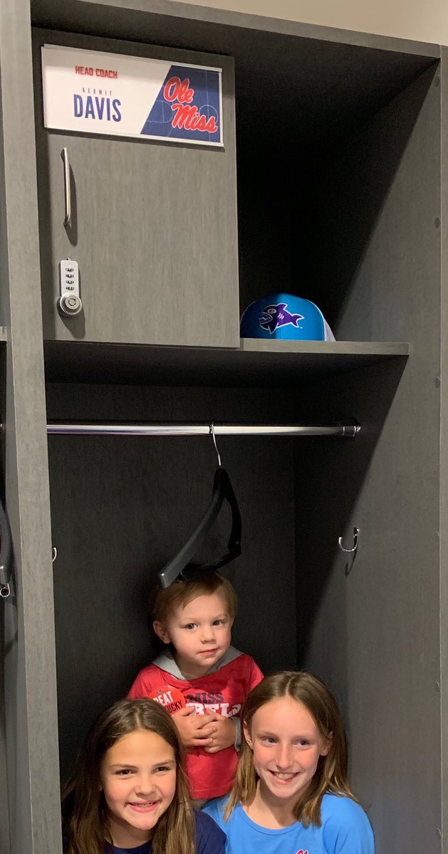 bkkw's tweet photo. Some of your fans ⁦@RebelCoachDavis⁩ https://t.co/7nISP3rhrV