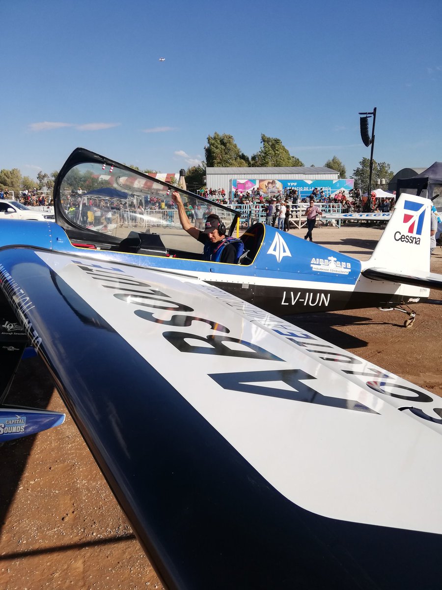 HANGARX's tweet image. Un nuevo avión acrobático que se incorpora en #Argentina, el #Extra330 de Javier Garcia!!! #ShowAereoAllen #AllenVuela2019 #FiestonAeronautico